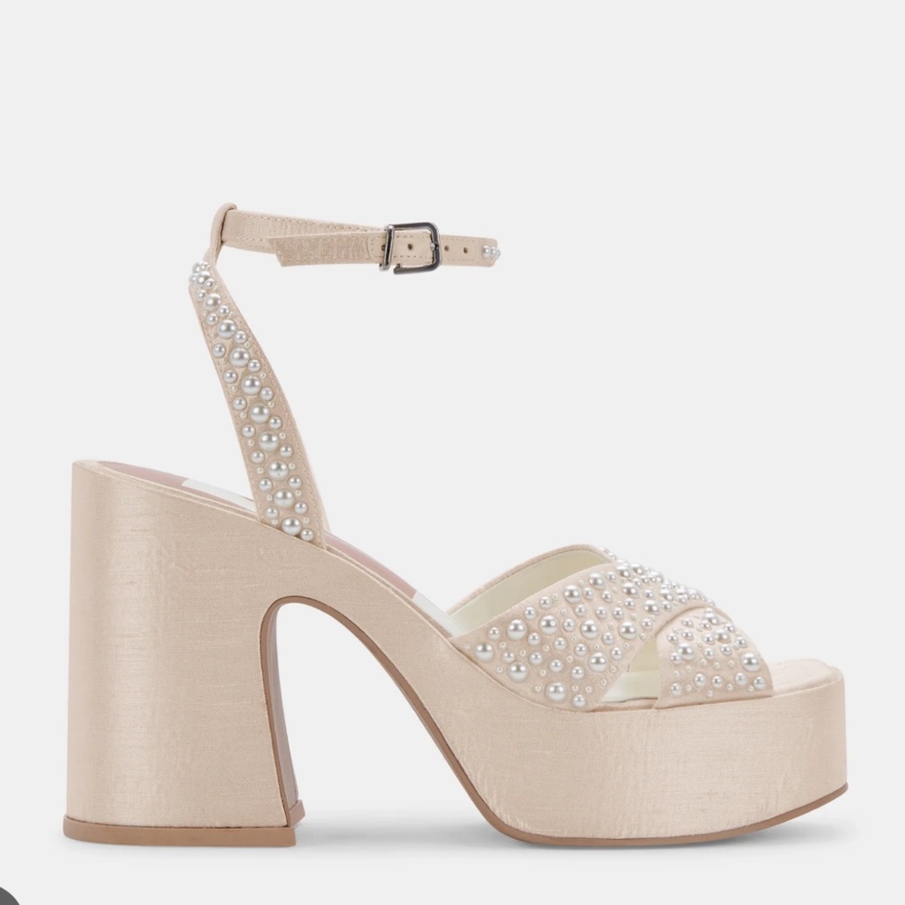 Dolce Vita Wessi Platform Wedge Sandals in Vanilla 🤍
